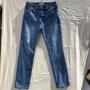 Women's KanCan Jeans- Straight Leg - Sz 27 - Unique Stiching on Back Pockets